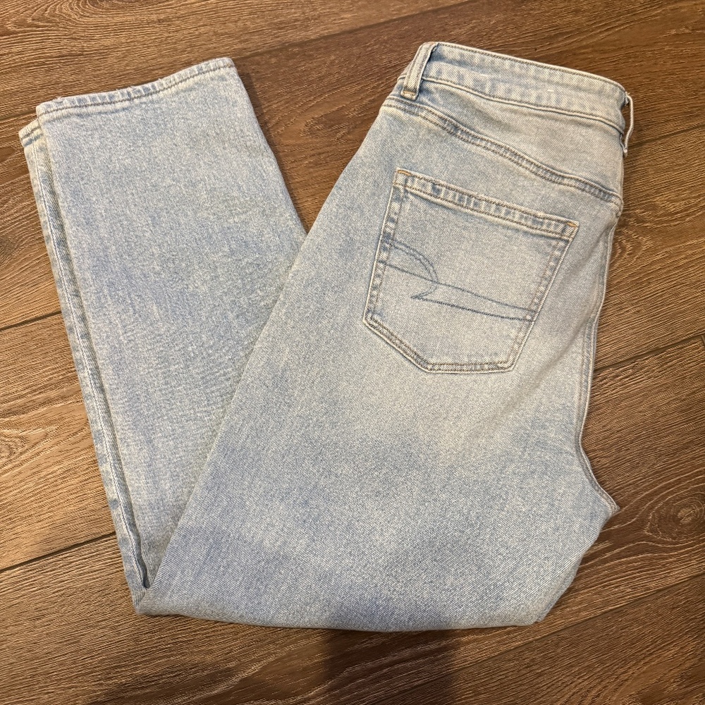 American Eagle AE Mom Jean